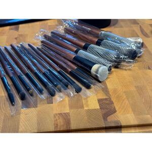 16 Pcs Professional Premium Synthetic Fiber Hair Makeup Brush Kit With Case